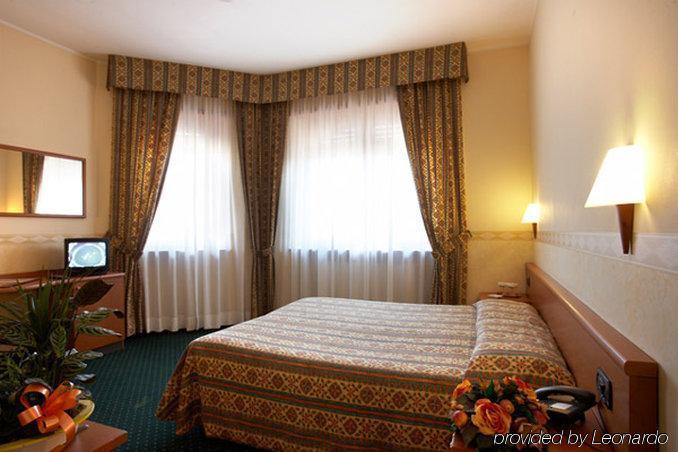 Dropiluc Hotel Druento Kamer foto