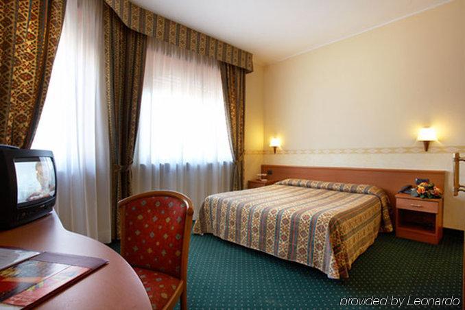 Dropiluc Hotel Druento Kamer foto