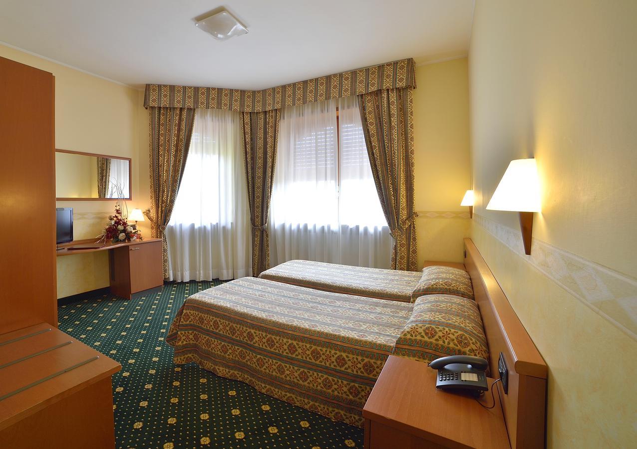 Dropiluc Hotel Druento Buitenkant foto